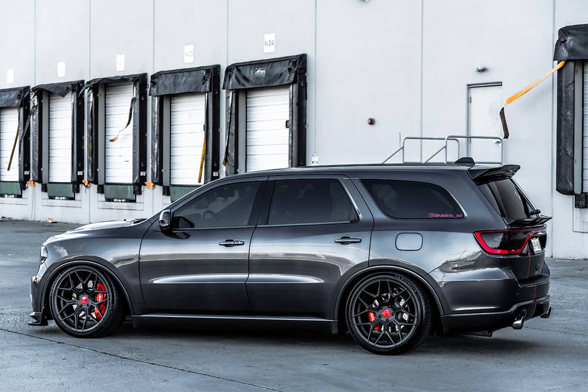 Bagged 2016 Dodge Durango R/T on Airlift 3p suspension