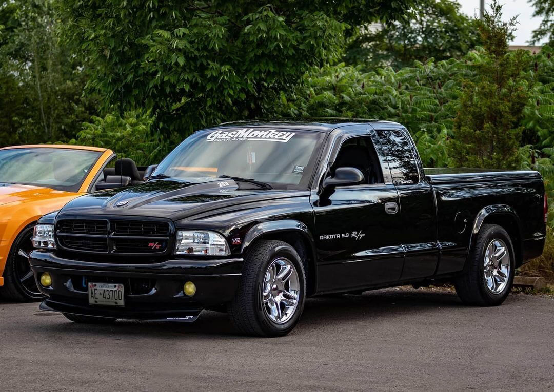 Dodge Dakota R/T with lowered suspension and coilovers