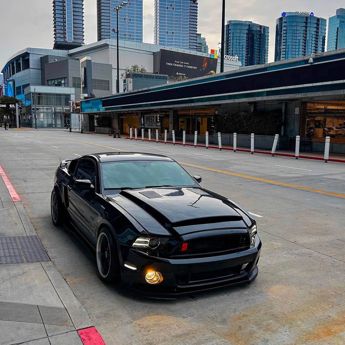 Blacked out 2013 Ford Mustang Shelby GT500 Super Snake replica