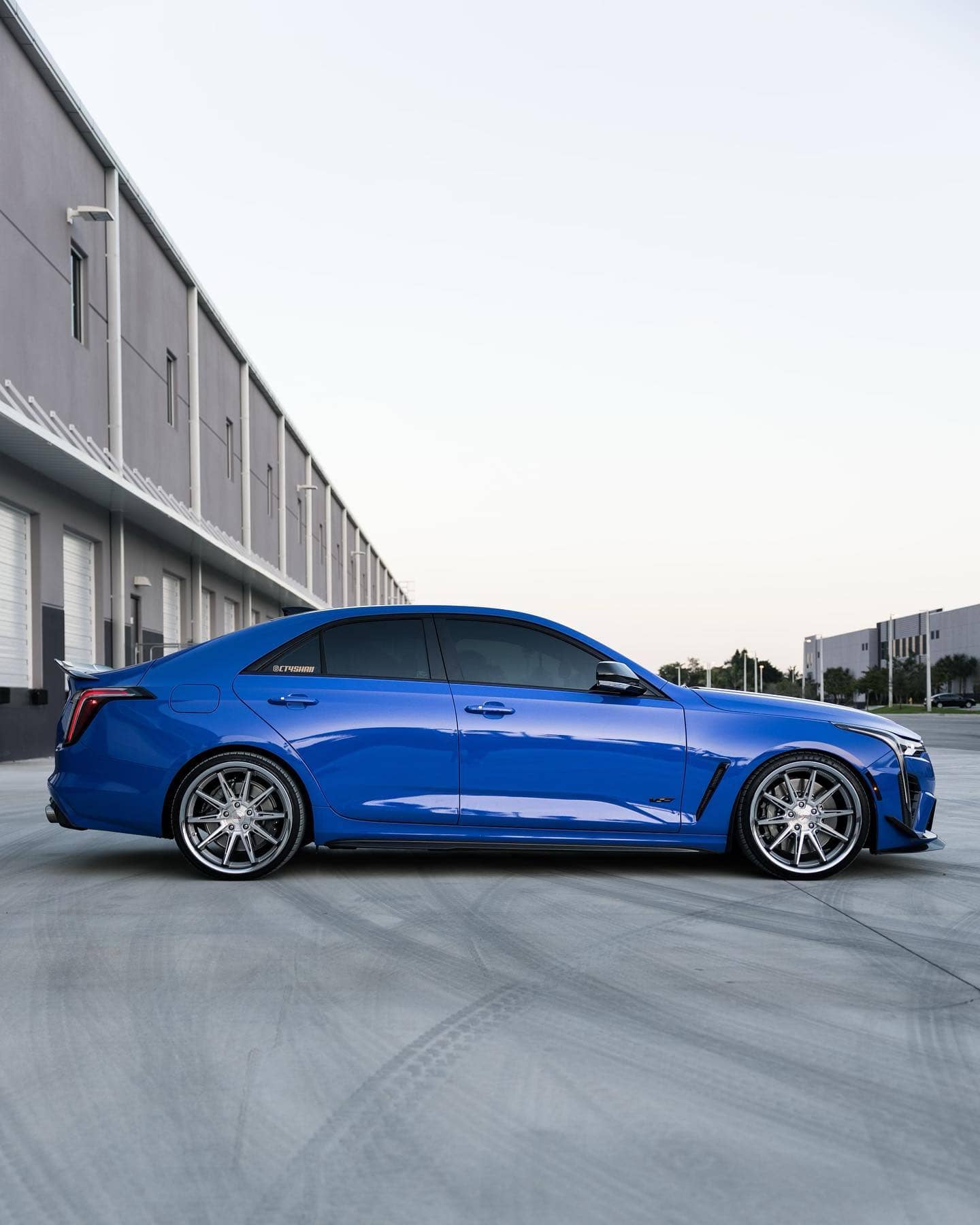 Cadillac CT4-V Blackwing on Ferrada CM2 Staggered wheels sized 20x9 upfront and 20x10.5on the rear.