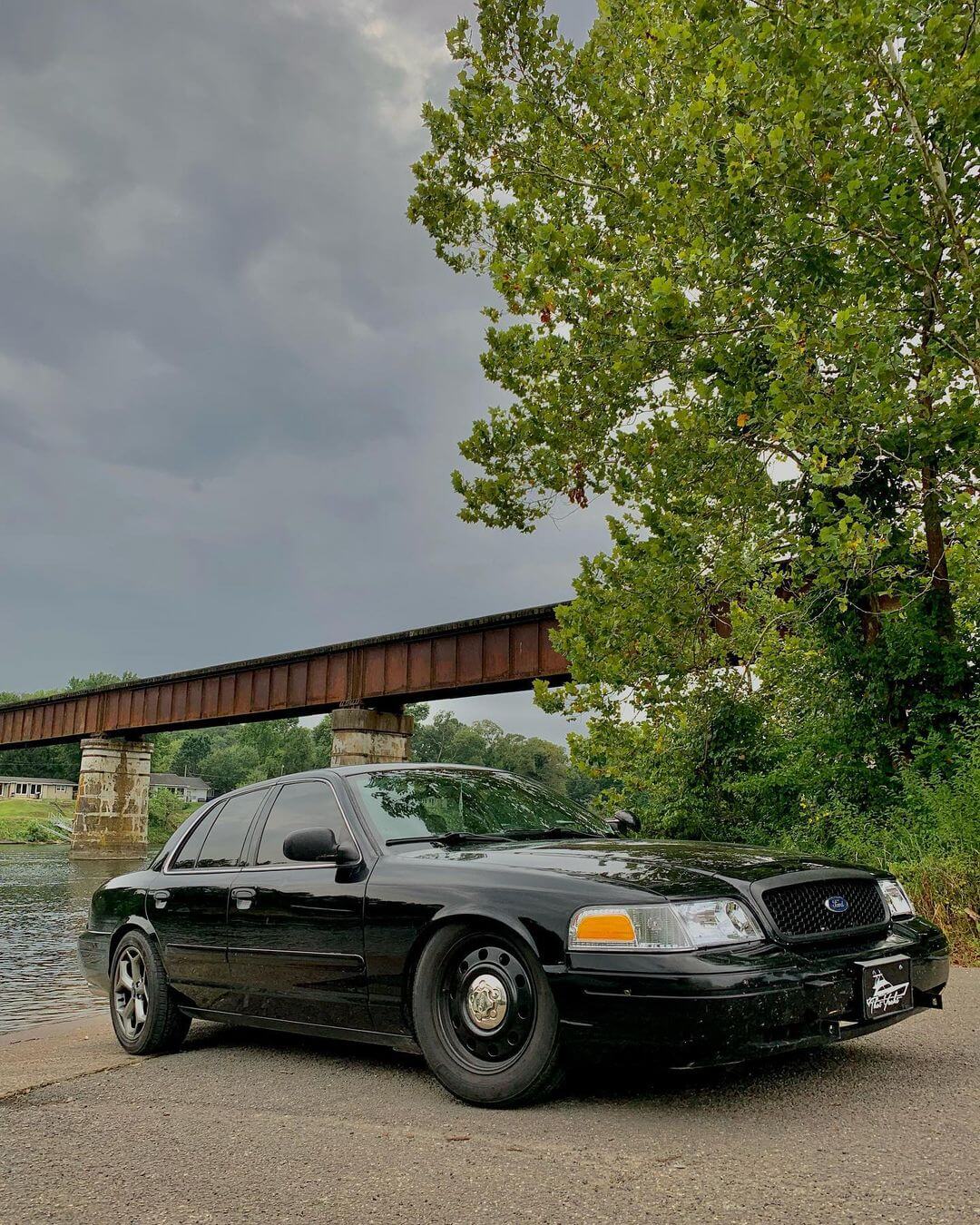 ford crown victoria black side view