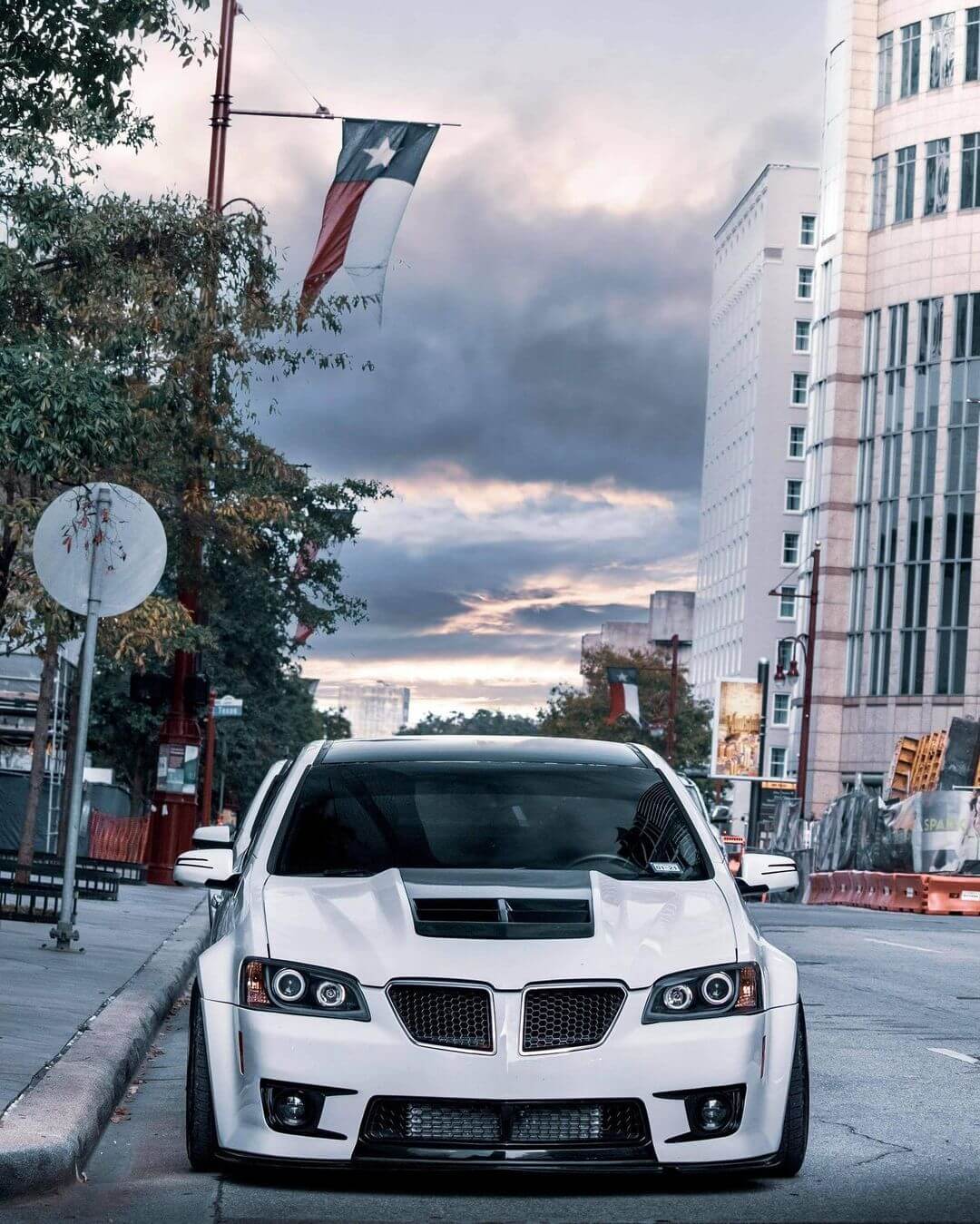 White Pontiac G8 Gt with black roof and a black hood scoop