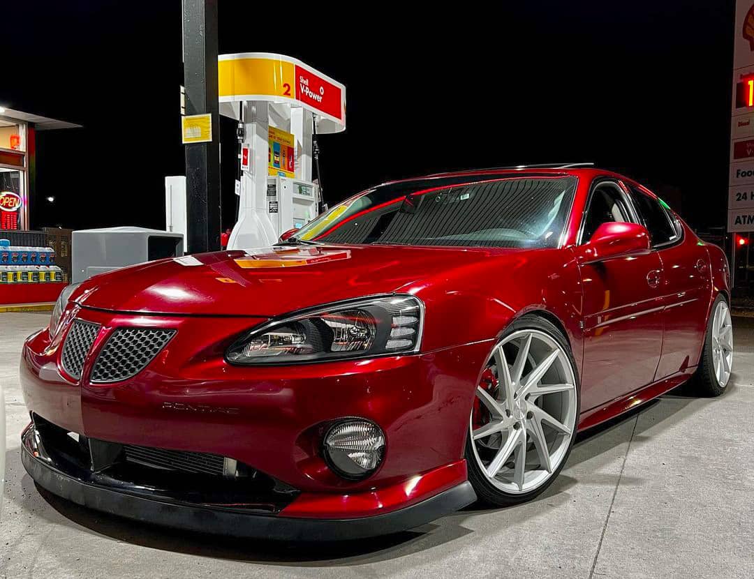 Modded and Supercharged Pontiac Gran Prix GTP with a Low Stance